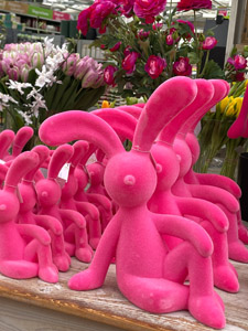 Deko zur Osterzeit: poppige Hasenfiguren Deko zur Osterzeit: poppige Hasenfiguren